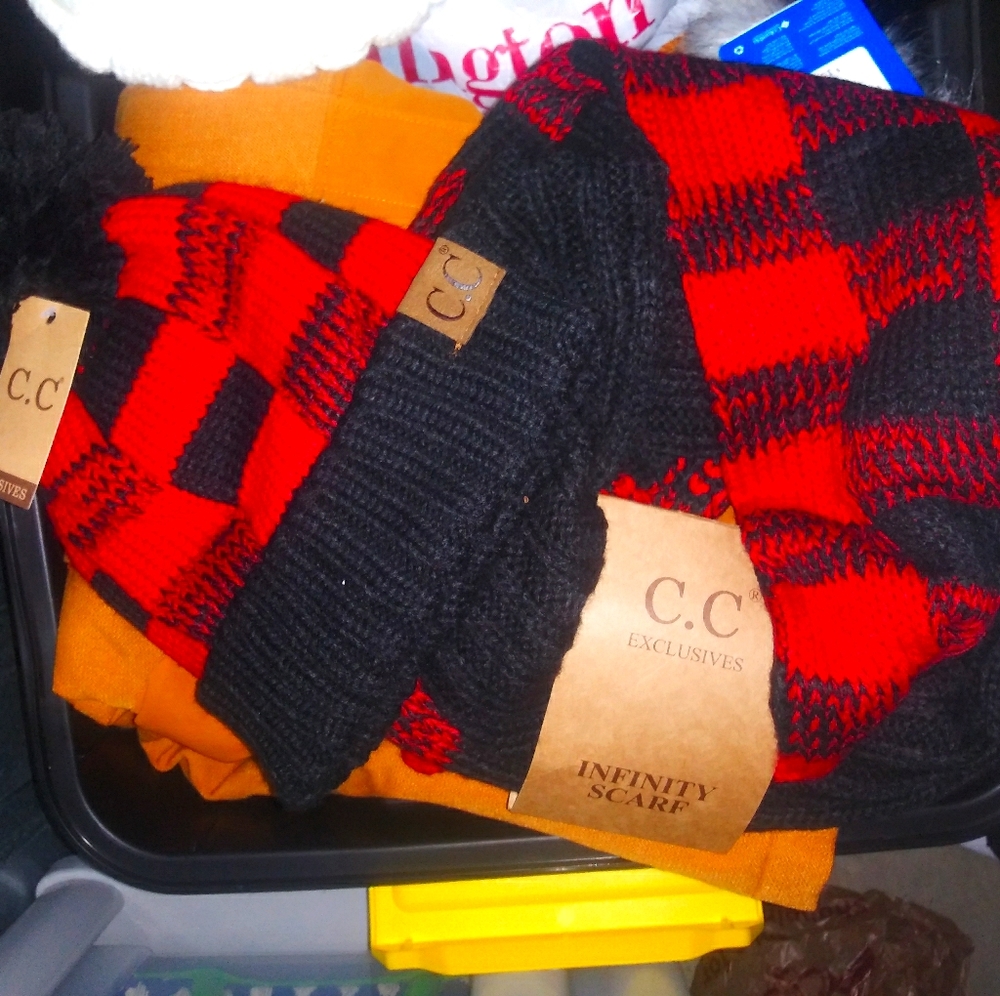 2 Hats and scarf